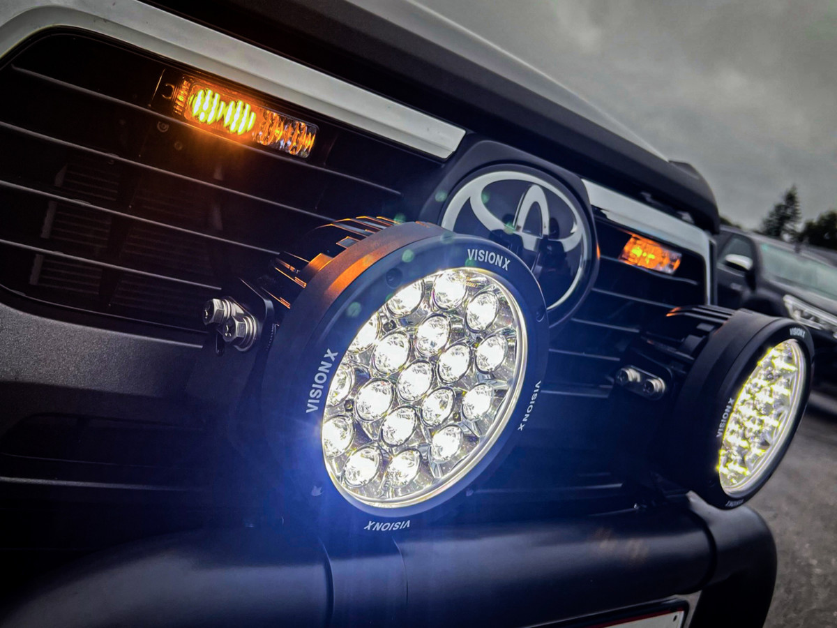 Découvrez la Toyota Hilux Invincible avec projecteur LED