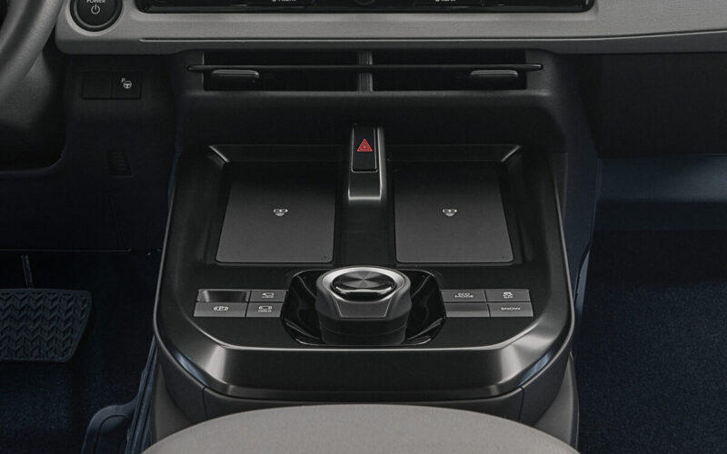 2025toyotac-hrinterior02 2025toyotac-hrinterior02